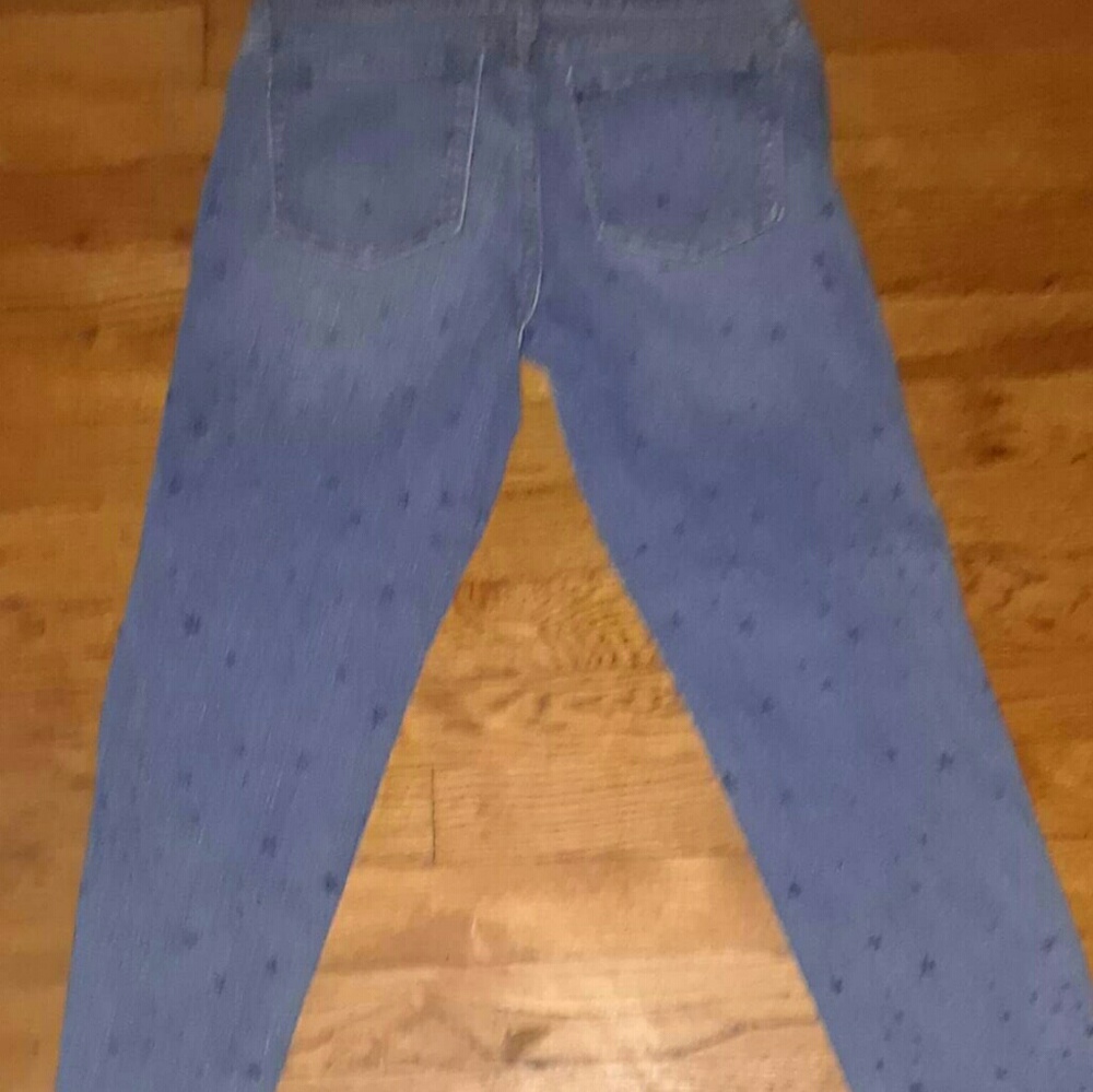 Guess - Picture 2 of 7
